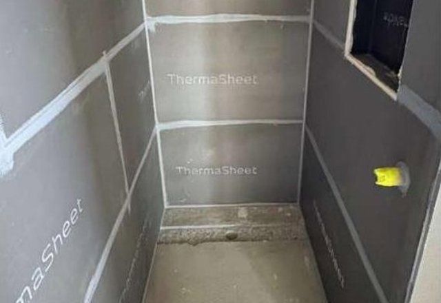 Sealed joints in a Thermasheet-lined shower